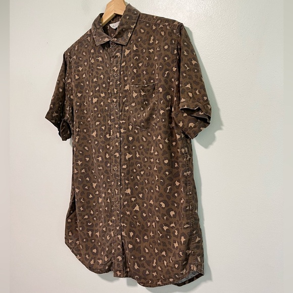 Vintage Re-Mastered Leopard Print Button-Up Shirt Unisex XS - Picture 8 of 13